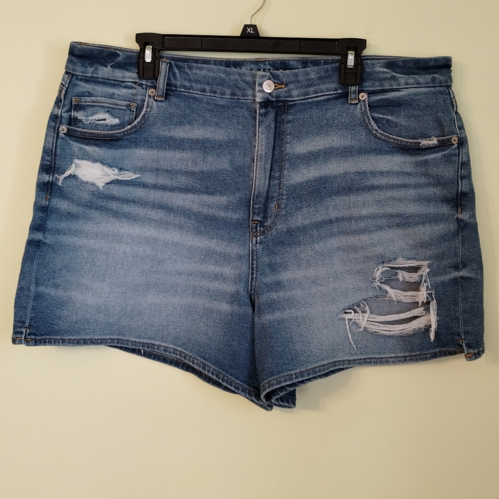 NWT American Eagle Curvy Mom Short Stretch High Rise Distreesed Women's Size 20